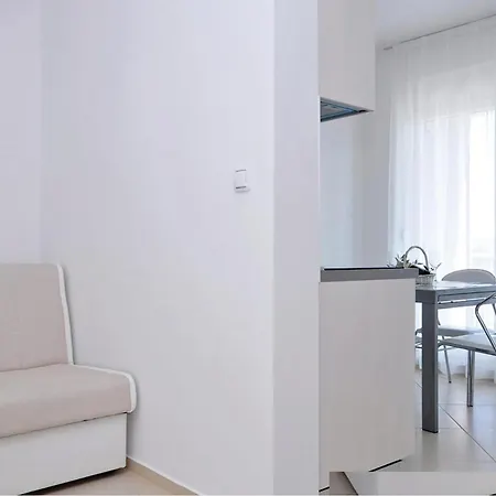 Apartment 1 Bedroom Lovely In *