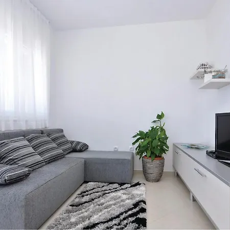 1 Bedroom Gorgeous Apartment In Bibinje