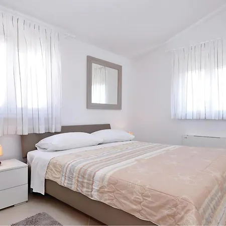 1 Bedroom Lovely In *